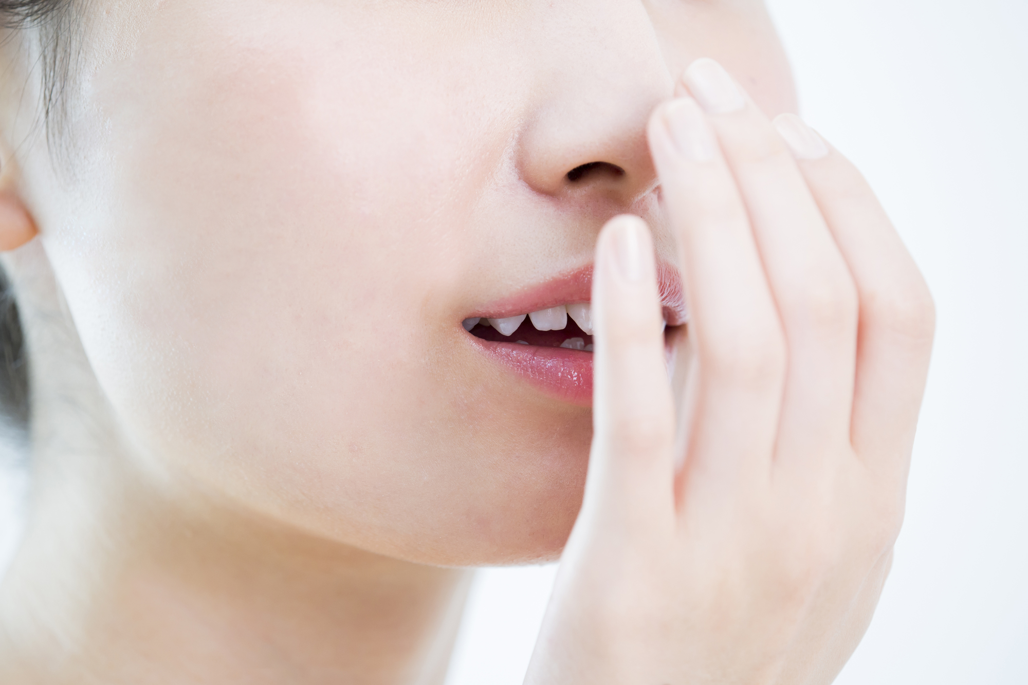 口臭の本当の原因と適切な対処法